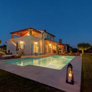 https://villa-rajski-dvori.in-istria.net